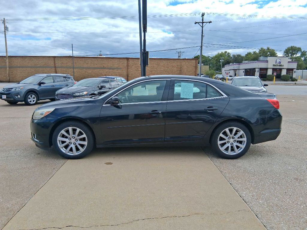 2013 Chevrolet Malibu Image 2