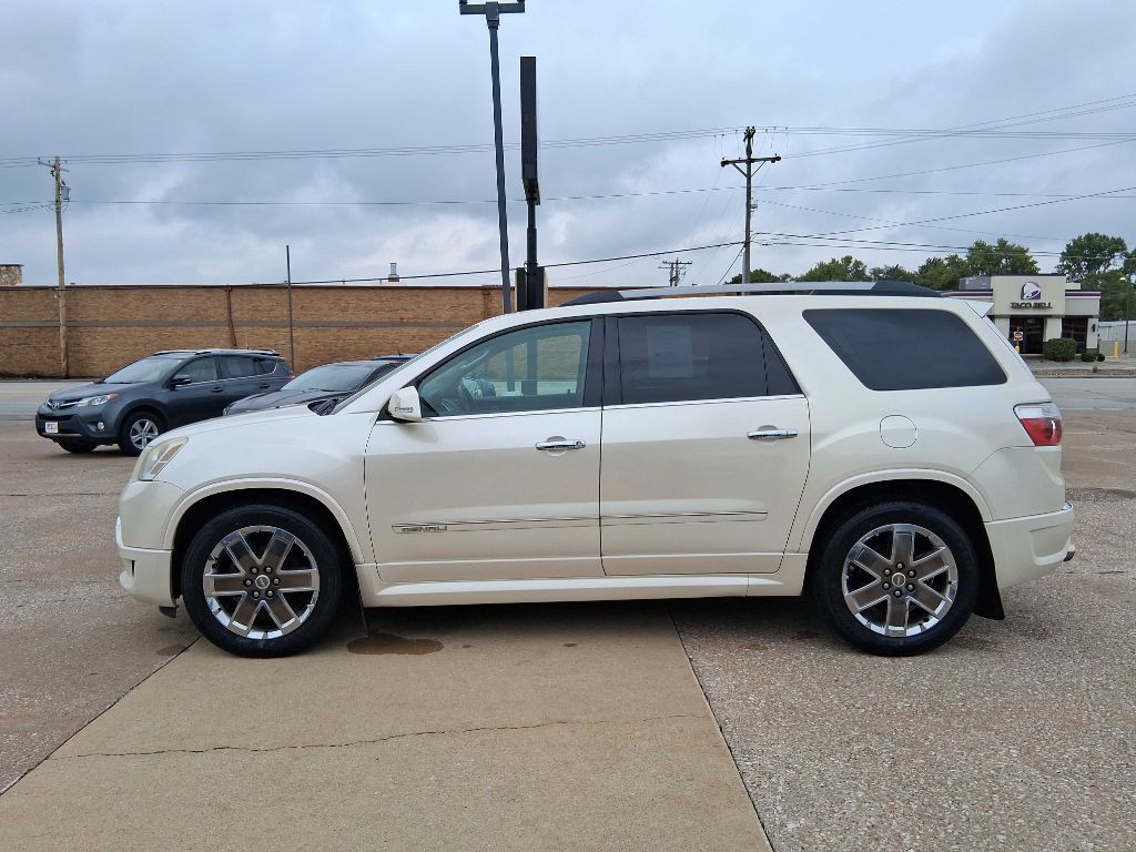 2011 GMC Acadia Image 2