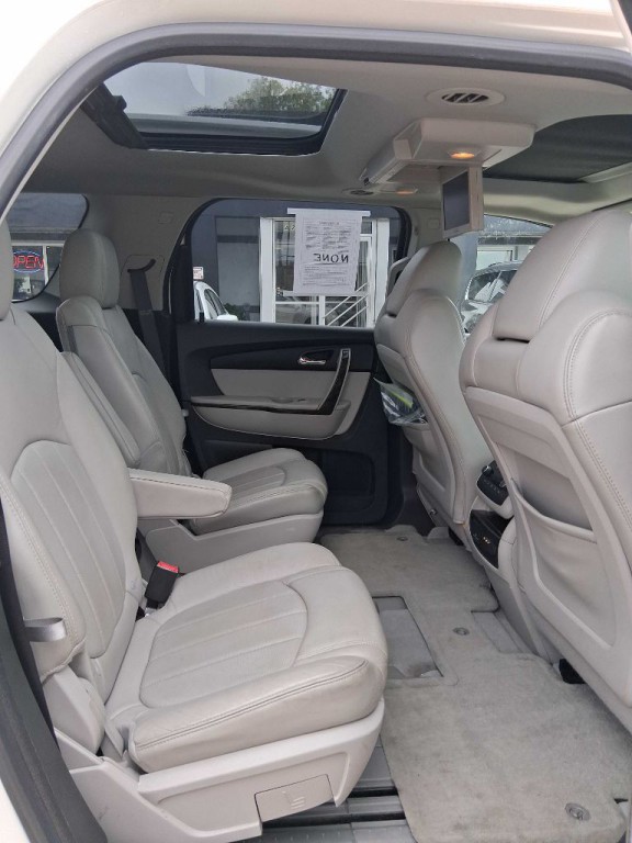 2011 GMC Acadia Image 9