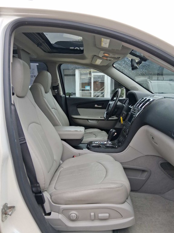 2011 GMC Acadia Image 10
