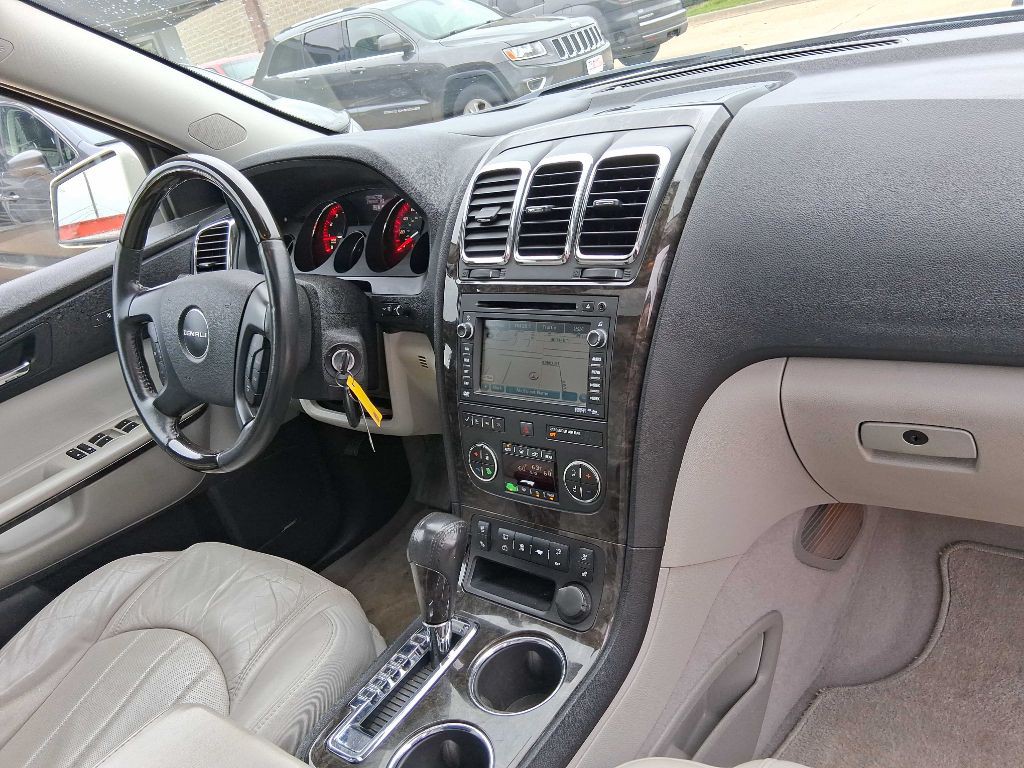 2011 GMC Acadia Image 11