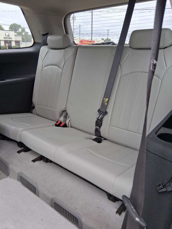 2011 GMC Acadia Image 12