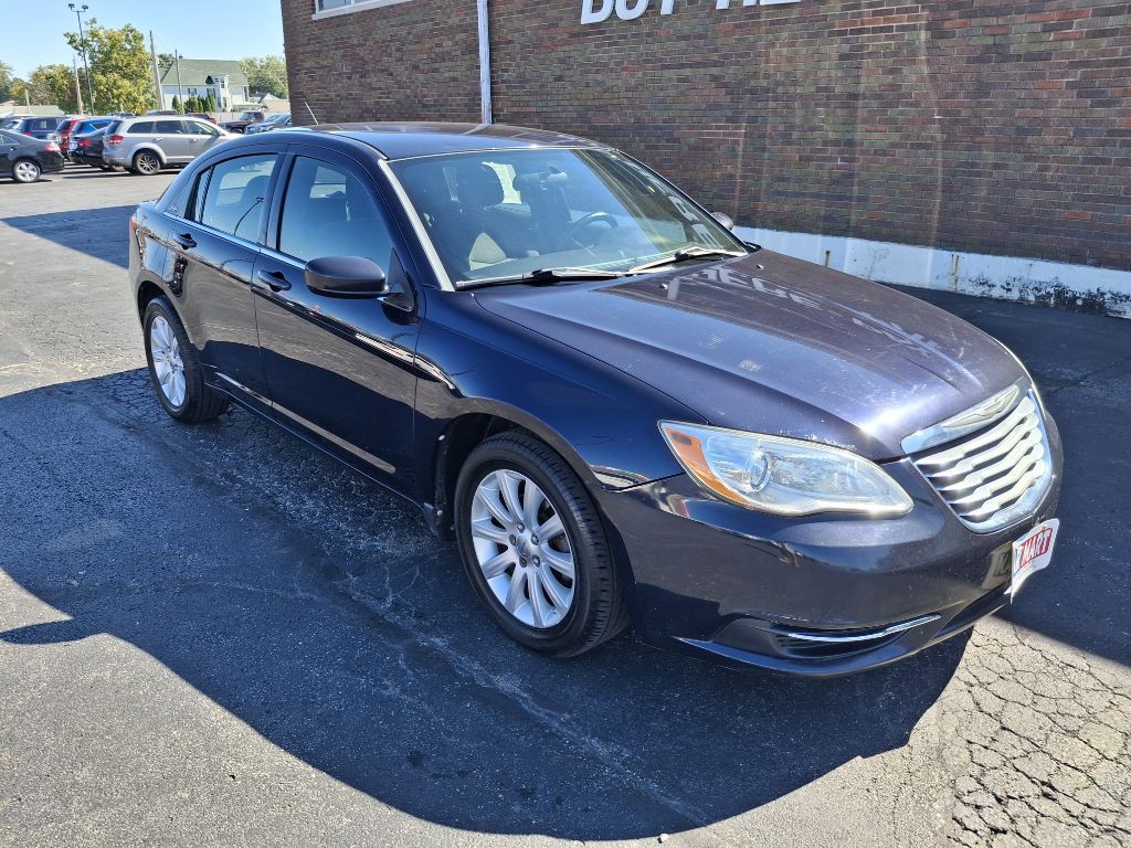 2012 Chrysler 200 Image 2