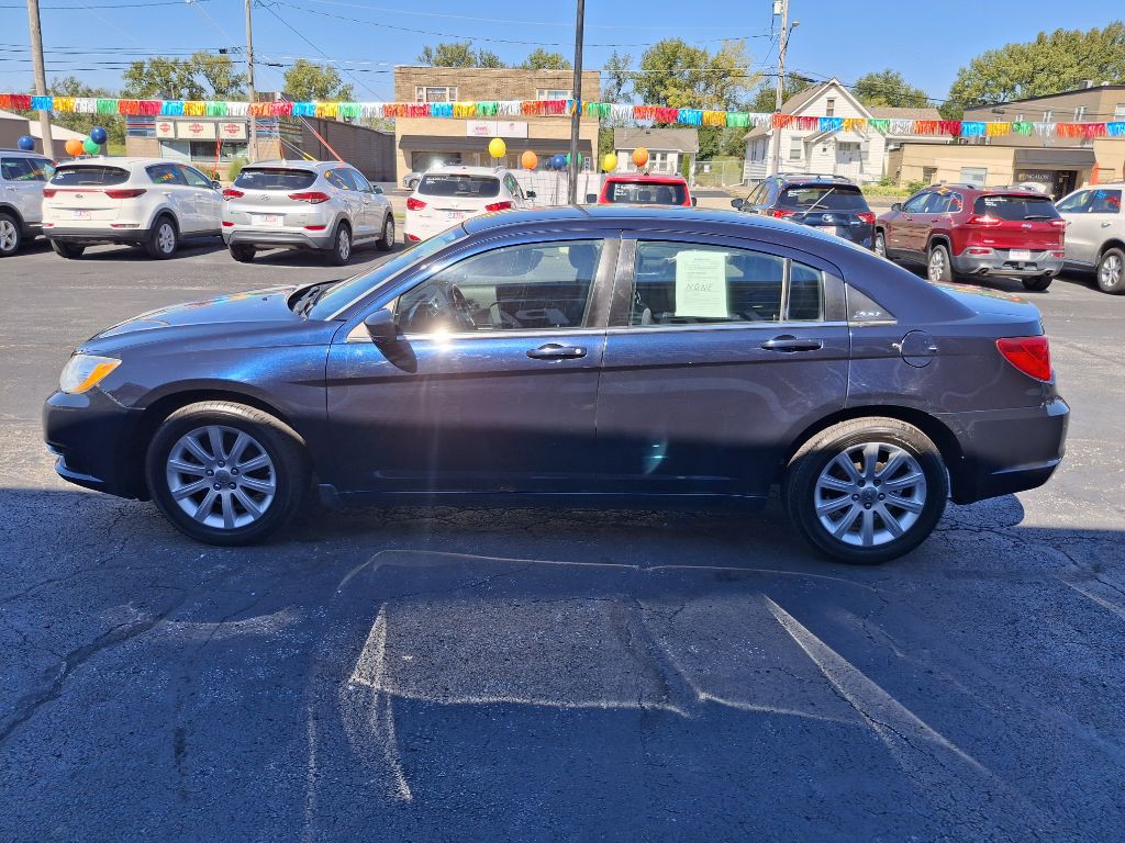 2012 Chrysler 200 Image 5