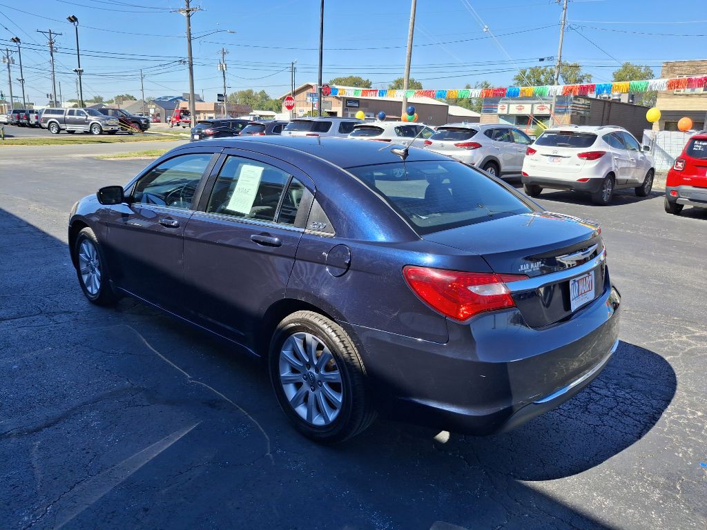 2012 Chrysler 200 Image 6