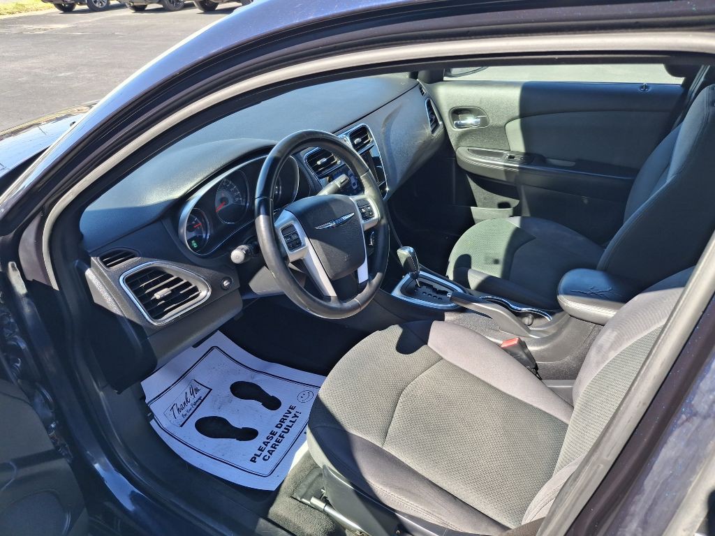 2012 Chrysler 200 Image 8