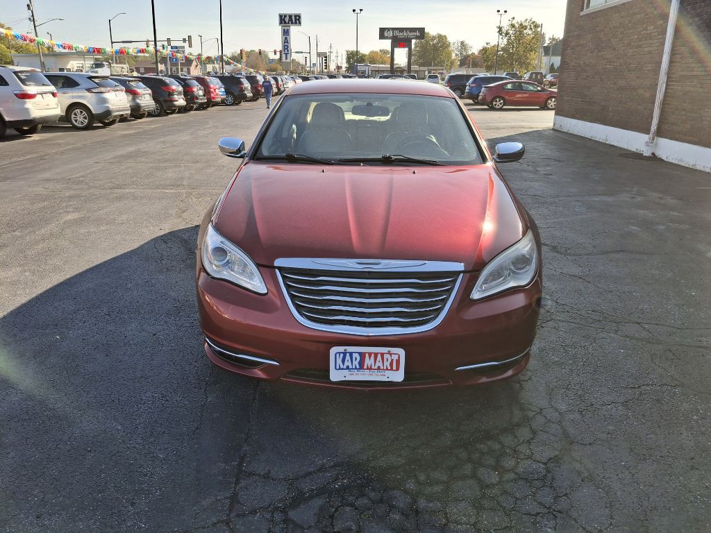 2013 Chrysler 200 Image 3