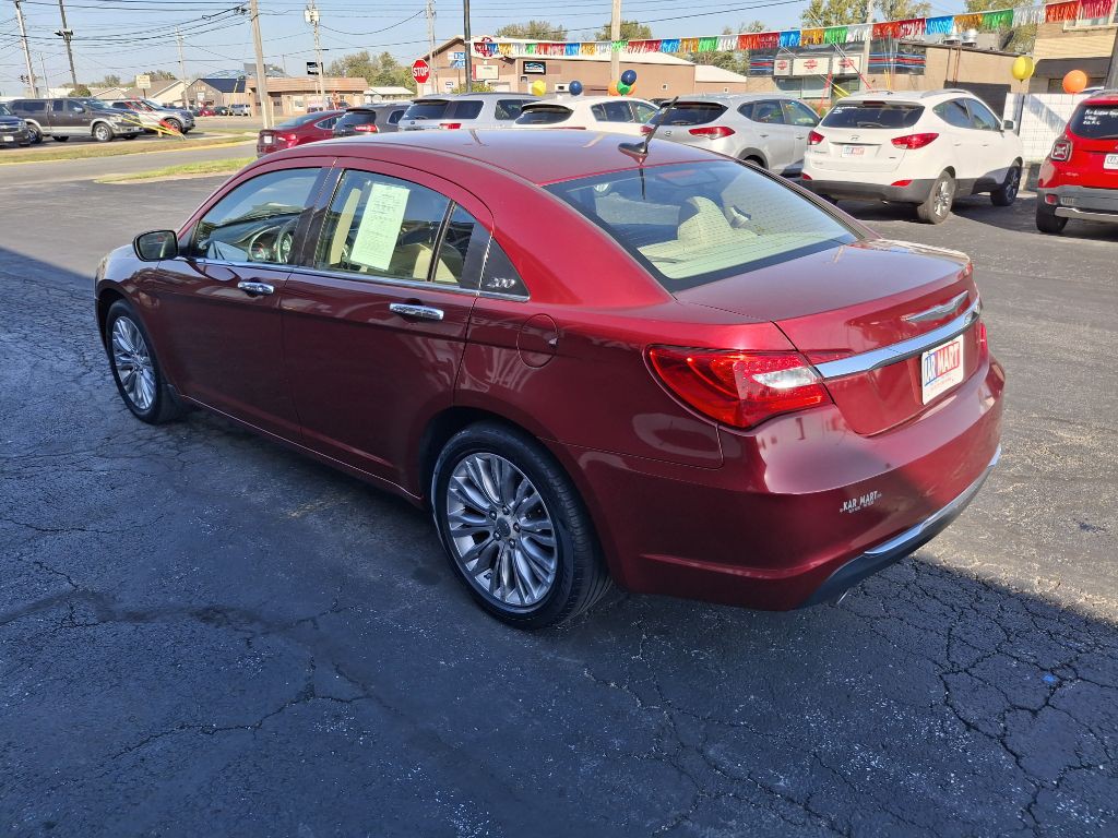 2013 Chrysler 200 Image 6