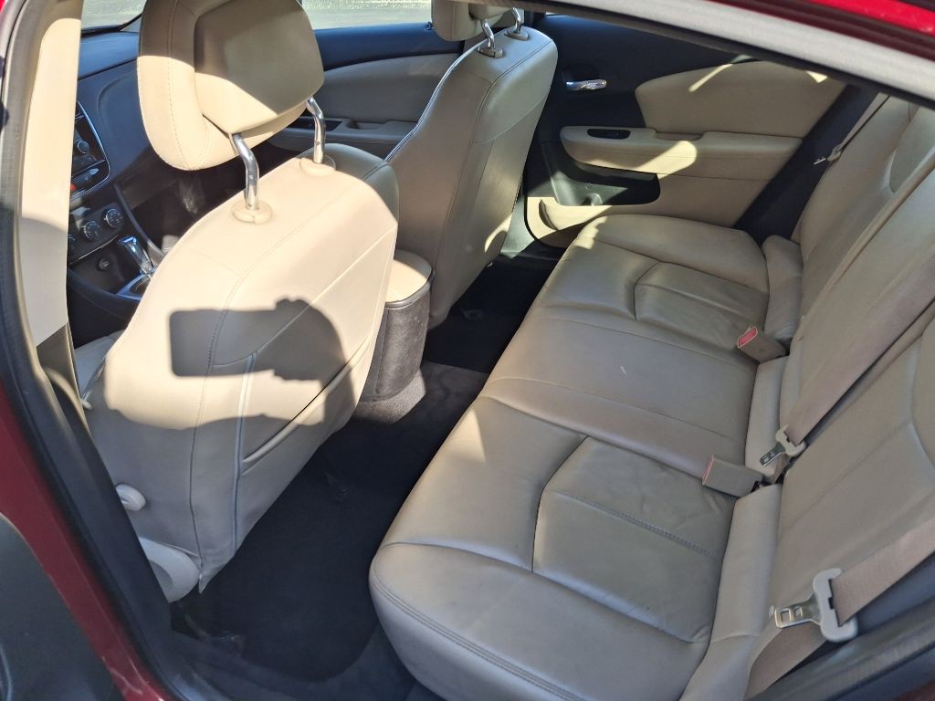 2013 Chrysler 200 Image 10