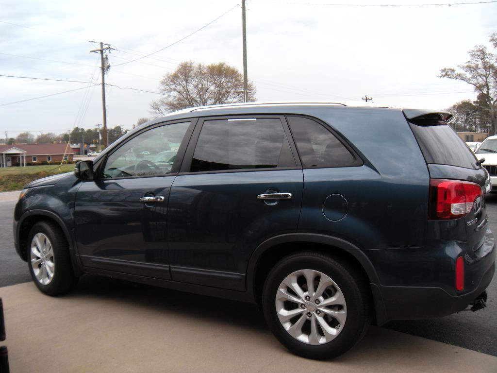2015 Kia Sorento Image 2