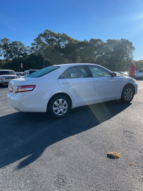 2011 Toyota Camry Image 2