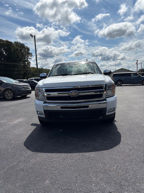 2011 Chevrolet Silverado 1500 Image 3
