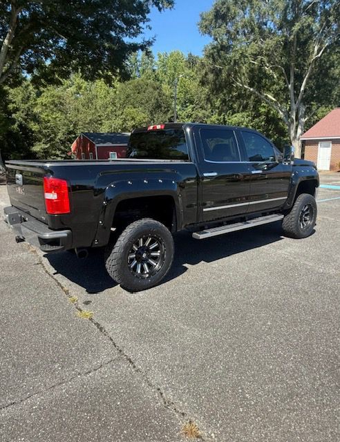 2015 GMC Sierra Image 2