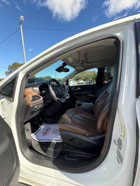 2017 Chrysler Pacifica Image 3