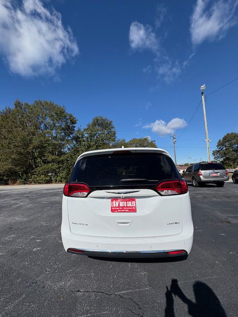 2017 Chrysler Pacifica Image 4