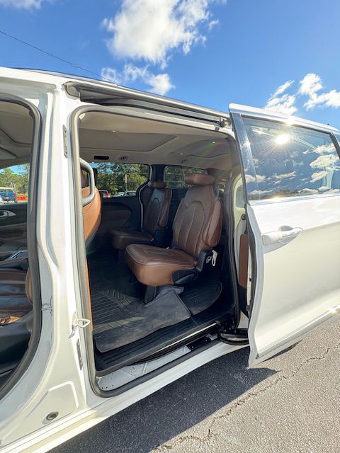 2017 Chrysler Pacifica Image 5