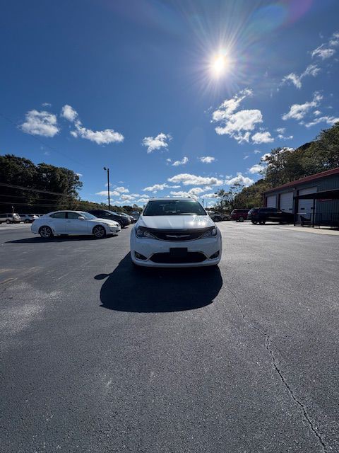 2017 Chrysler Pacifica Image 6