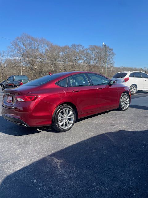 2016 Chrysler 200 Image 2