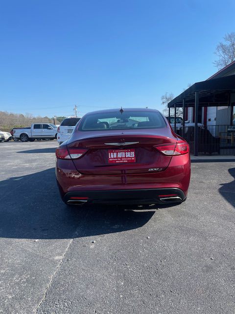 2016 Chrysler 200 Image 4