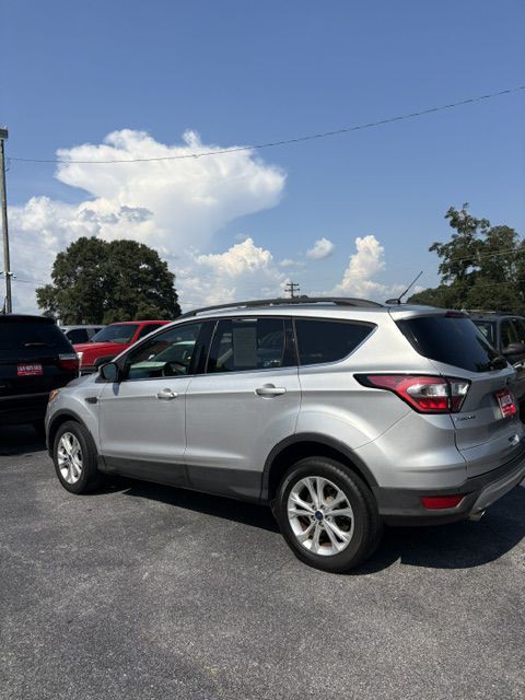 2017 Ford Escape Image 2
