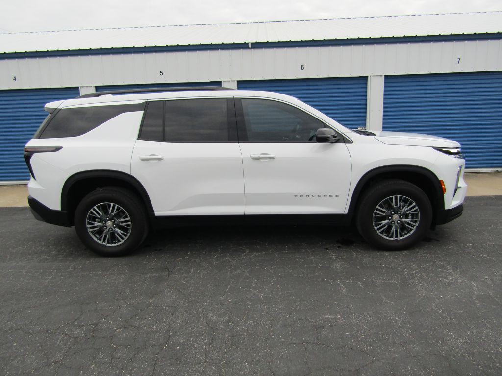 2025 Chevrolet Traverse Image 3