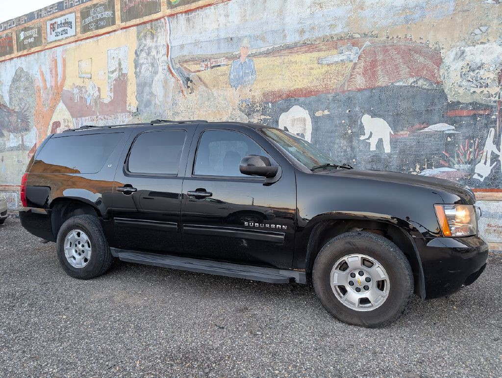 2013 Chevrolet Suburban Image 1