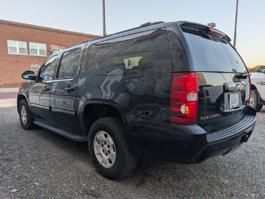 2013 Chevrolet Suburban Image 3