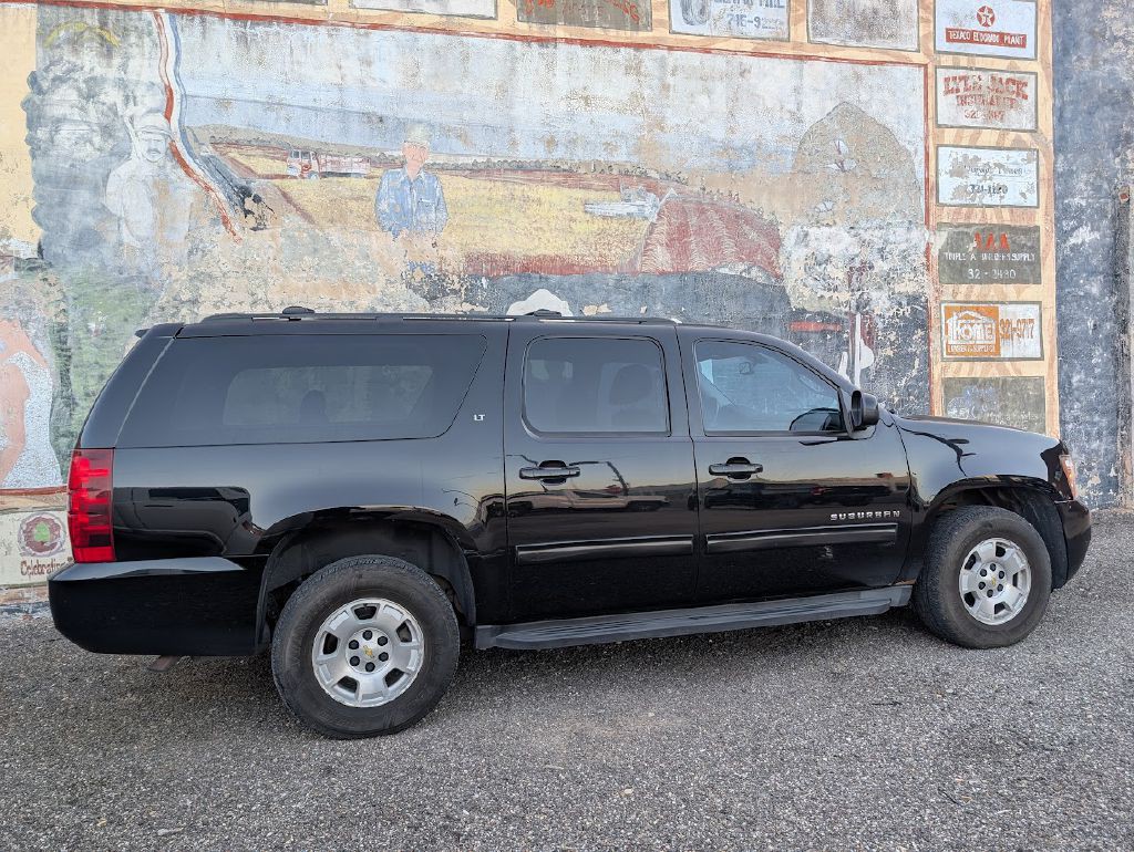 2013 Chevrolet Suburban Image 4