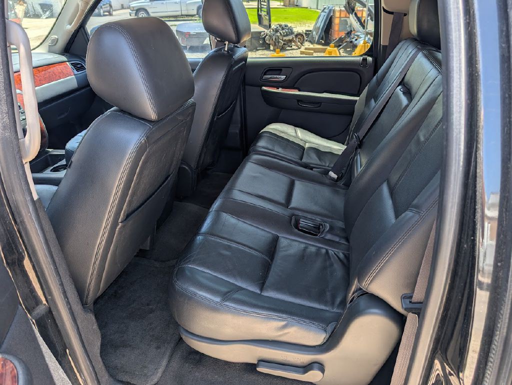 2013 Chevrolet Suburban Image 7
