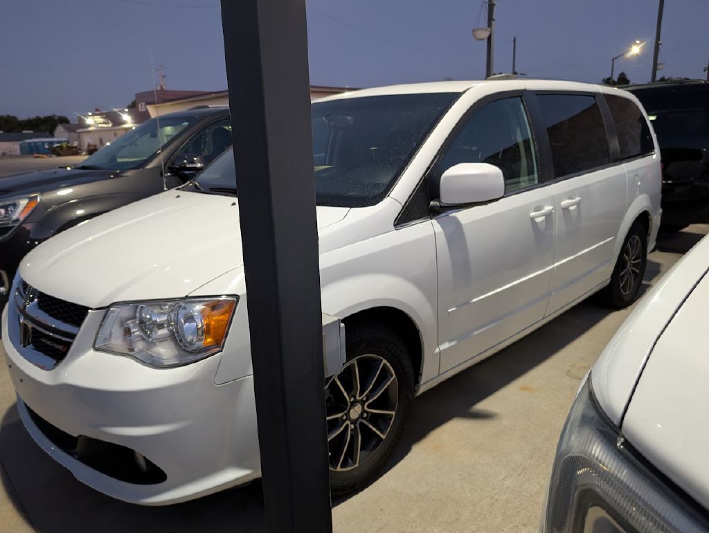 2017 Dodge Grand Caravan Image 2