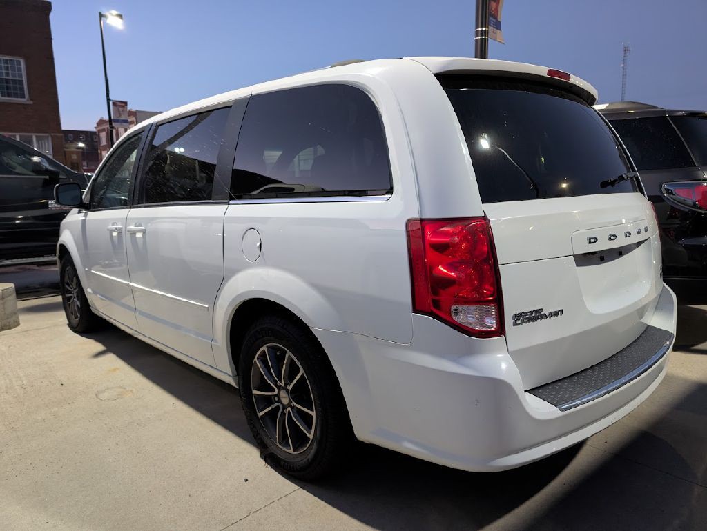 2017 Dodge Grand Caravan Image 3