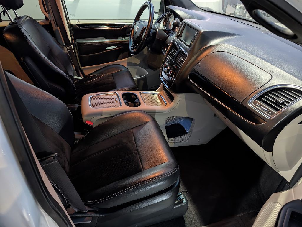 2017 Dodge Grand Caravan Image 5