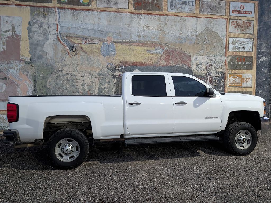 2019 Chevrolet Silverado 1500 Image 2