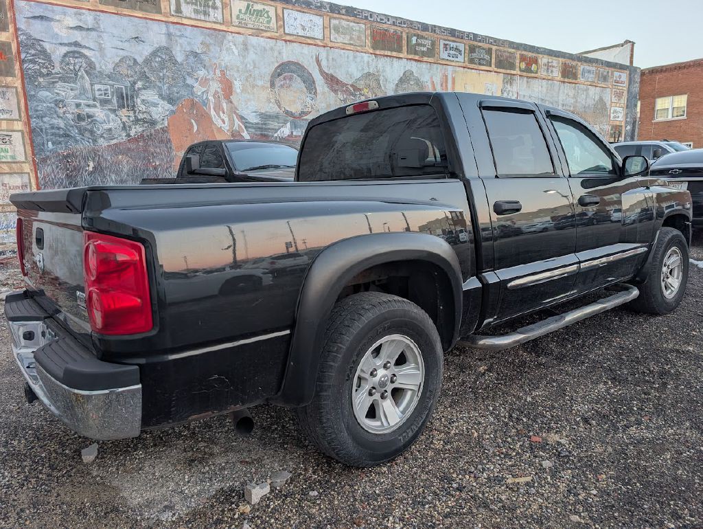 2008 Dodge Dakota Image 2
