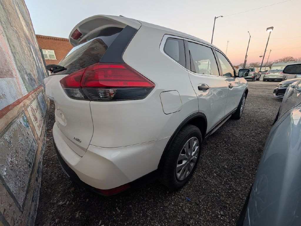 2017 Nissan Rogue Image 2
