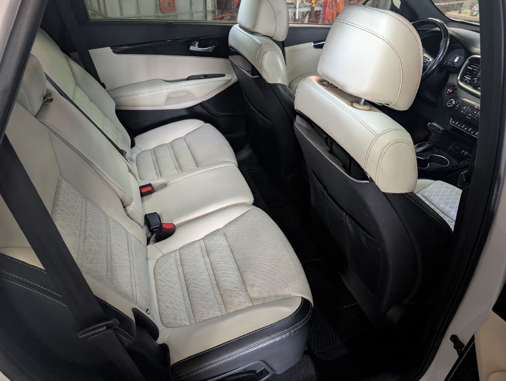 2017 Kia Sorento Image 8