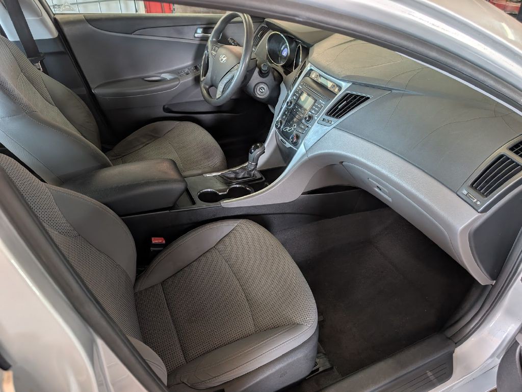 2011 Hyundai Sonata Image 1
