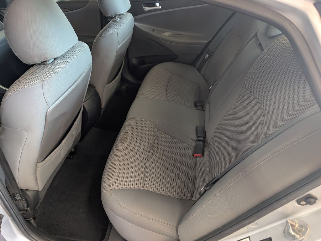 2011 Hyundai Sonata Image 3