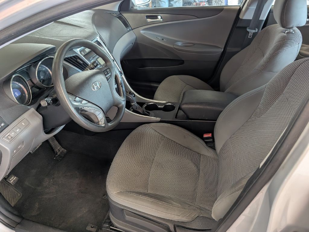 2011 Hyundai Sonata Image 4