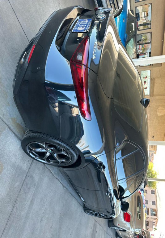 2019 Alfa Romeo Giulia Image 5