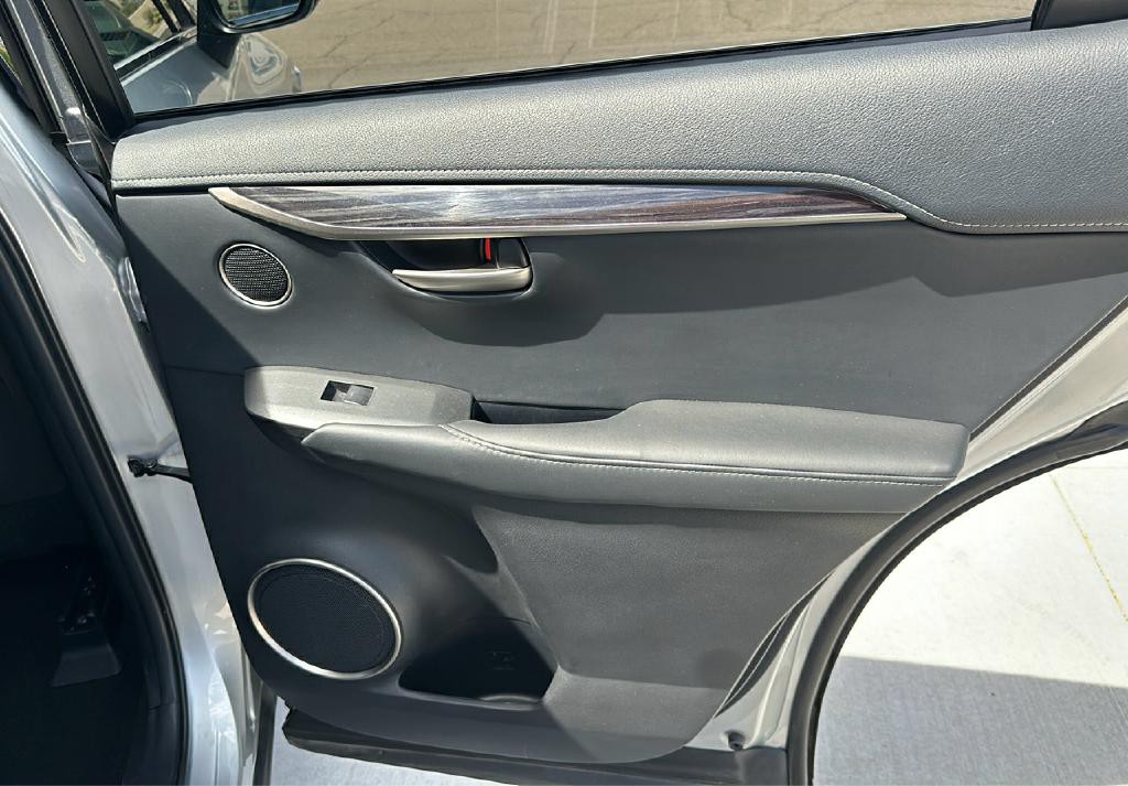 2015 Lexus NX 200t Image 18