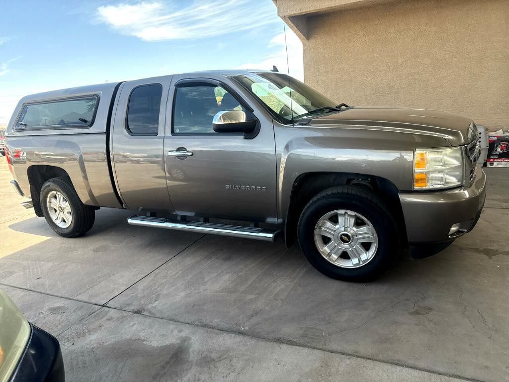 2011 Chevrolet Silverado 1500 Image 2