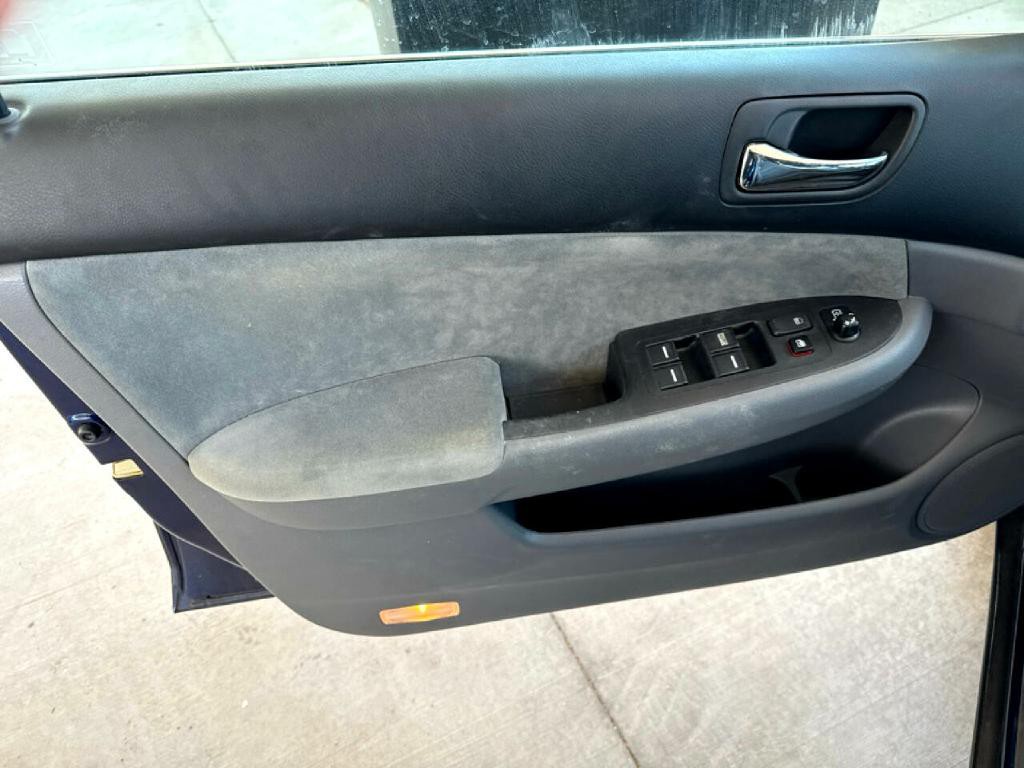 2004 Honda Accord Image 10