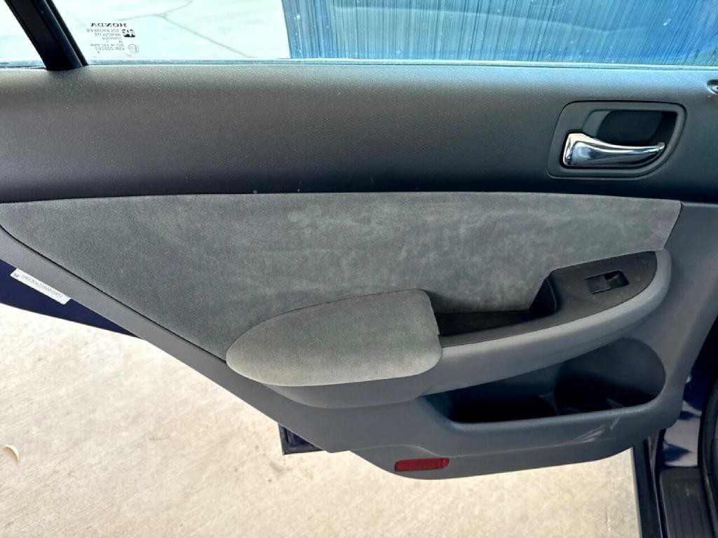 2004 Honda Accord Image 12