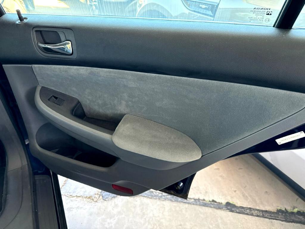 2004 Honda Accord Image 15