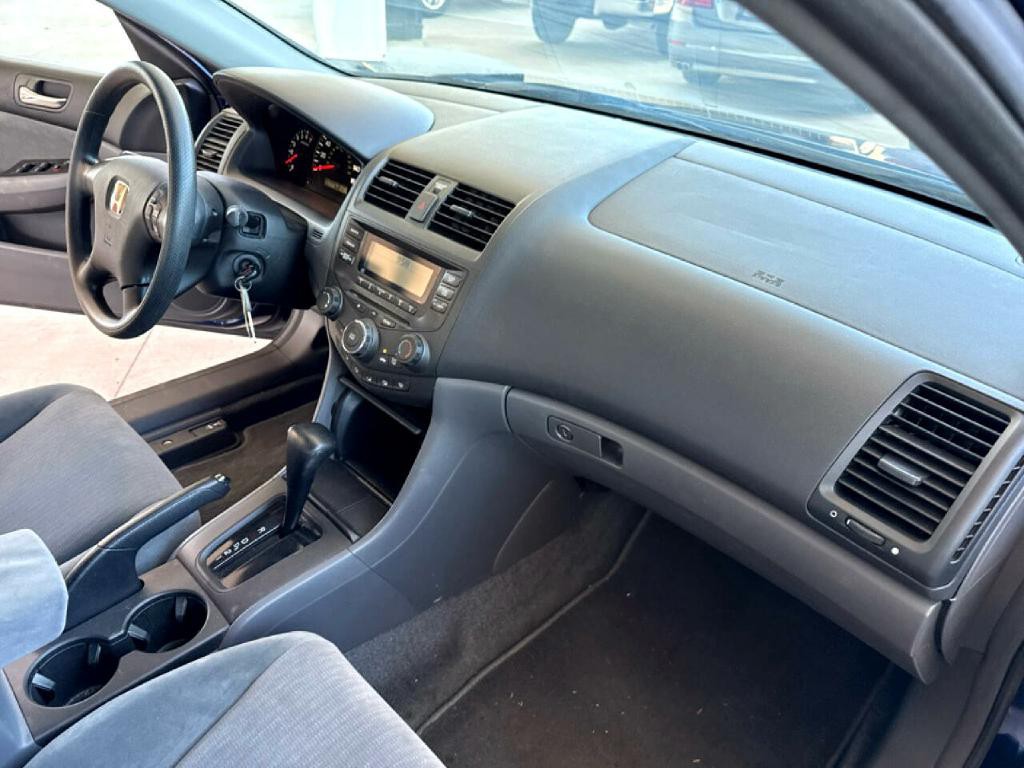 2004 Honda Accord Image 17