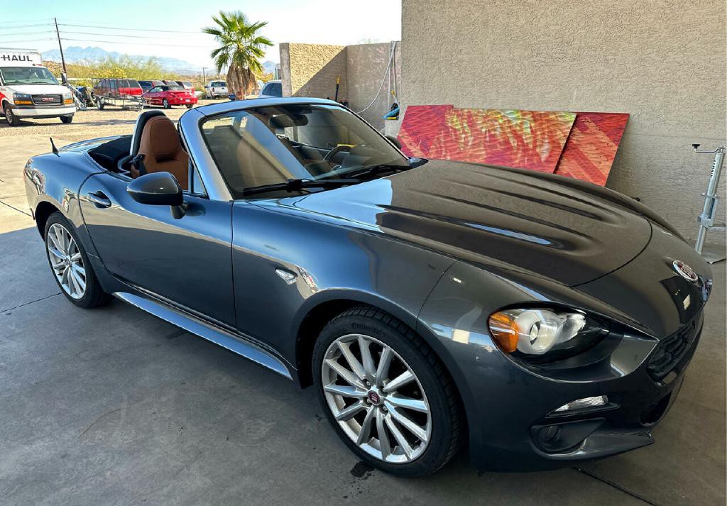 2017 FIAT 124 Spider Image 2