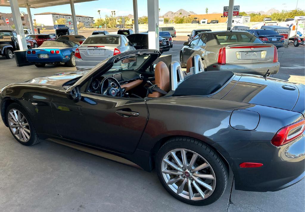 2017 FIAT 124 Spider Image 3