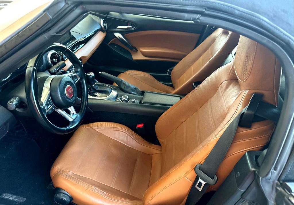 2017 FIAT 124 Spider Image 5