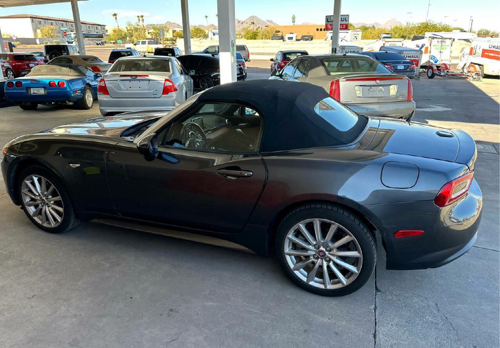 2017 FIAT 124 Spider Image 9